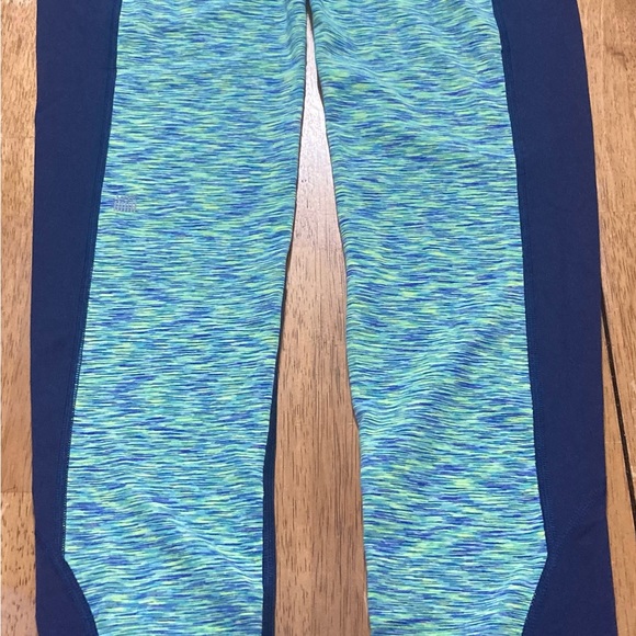 Beautiful Victoria ‘s secret and xersion leggings size L super comfortable - Picture 6 of 9